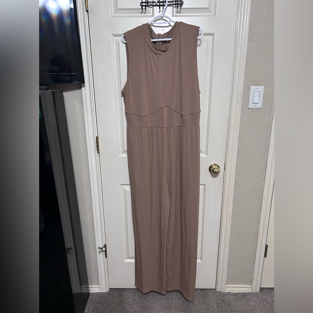 Cider tan jumpsuit 4X runs big EUC